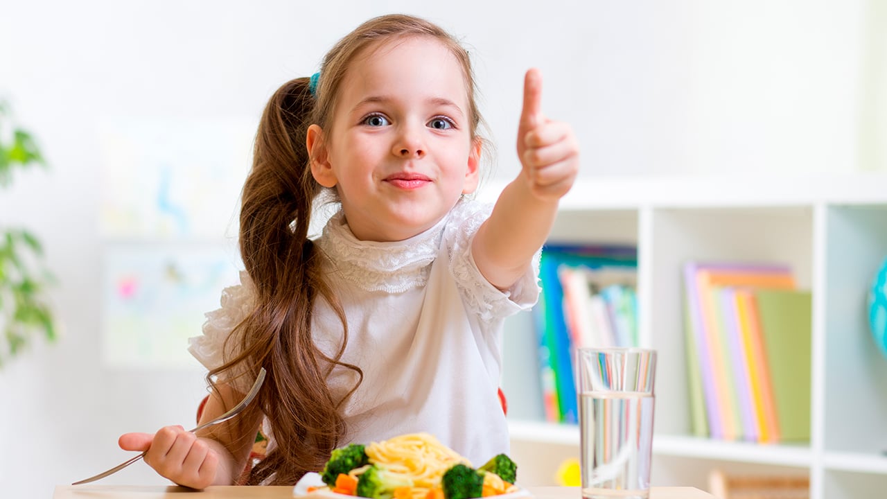 como-motivar-a-comer-saludable-hijos