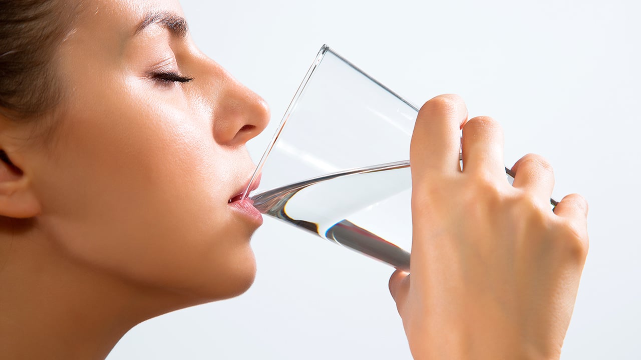 tomar-agua-sintomas-de-prediabetes-en-mujeres