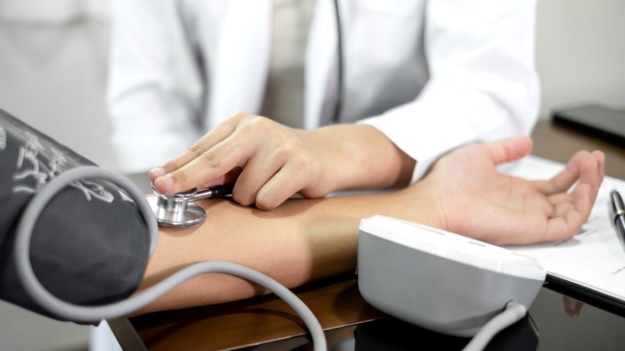 medir presion arterial correctamente paso a paso