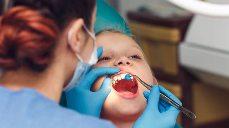 por que el fluoruro es importante para los dientes