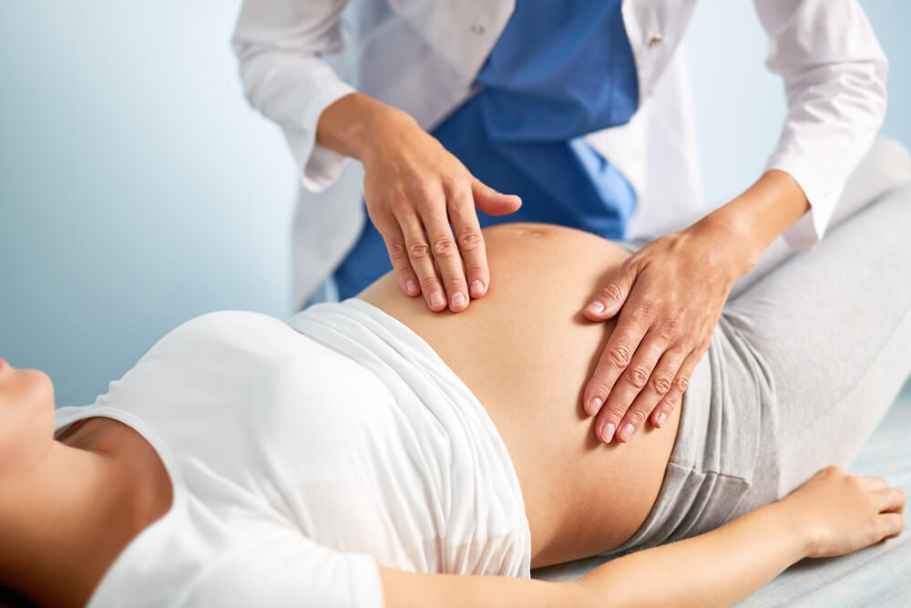 mujeres embarazas en chequeos preventivos de maternidad