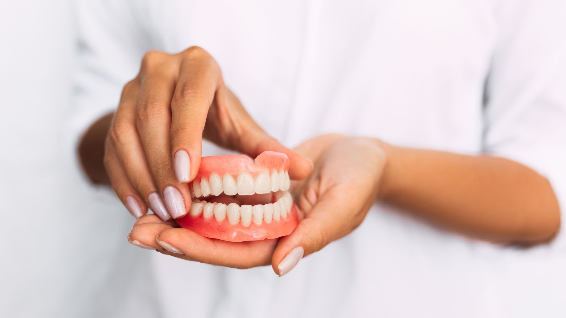 ¿Qué es una dentadura postiza y para qué sirve?